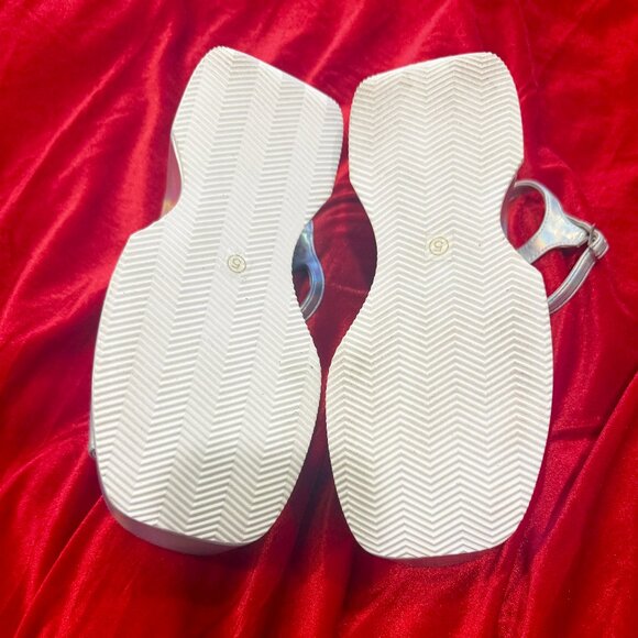 MADDEN GIRL SILHOUETTE SCULPTED SILVER HOLLOGRAM PLATFORM WEDGE SANDALS NWOT - Picture 9 of 11